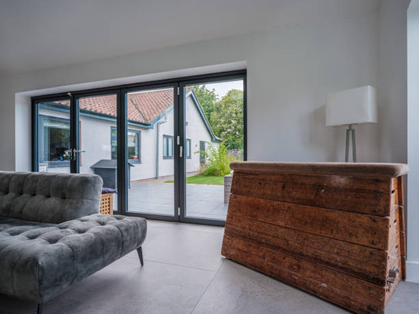 Maison rénovée avec de grandes ouvertures