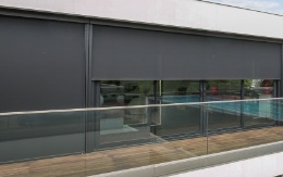 Maison rénovée avec de grandes ouvertures